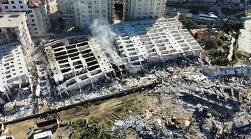 12-поверховий житловий комплекс Roеnesans Rezidans в Антак'ї завалився під час землетрусу 6 лютого як картковий... Фото gazetevatan.com