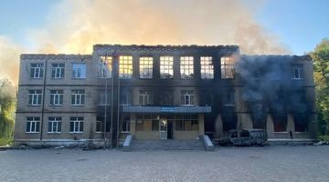 В Авдіївці окупанти обстріляли школу «градами» з магнієвим зарядом