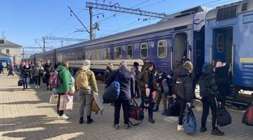 Як зазначили у Дрогобицькій міськраді, люди тікають від війни та холоду. Фото із мережі