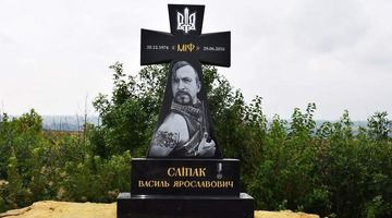 На Донеччині загарбники рф знищили пам'ятник львів'янину Василю Сліпаку