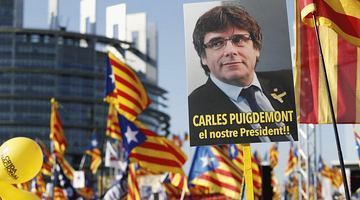 Демонстрація на підтримку ексглави уряду Каталонії Карлеса Пучдемона біля будівлі Європейського парламенту в Страсбурзі (Франція). Фото AP.
