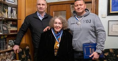 Костенко та Залужний стали Почесними громадянами Києва (ФОТО)