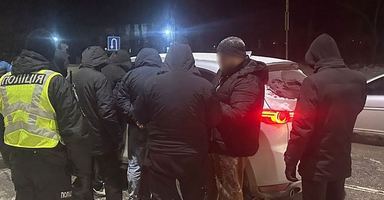Незаконно позбавили волі чоловіка, вимагаючи неіснуючий борг: на Львівщині судитимуть зловмисників