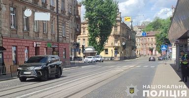 У Львові водій збив жінку, яка виходила з трамвая