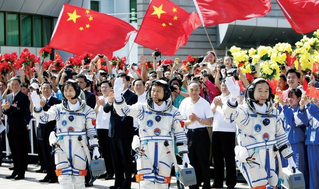 Китайці полетять на Місяць. Але не всі…