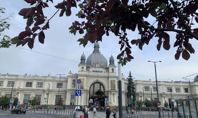 Перони, ліфти, вокзальні тунелі…