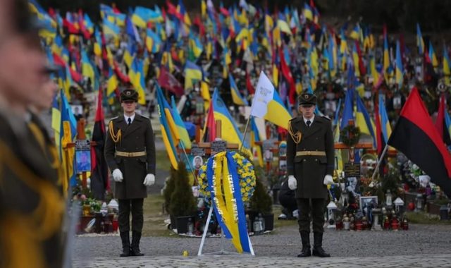 «Металева конструкція при вході на Марсове поле нагадує… вибух»