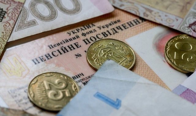 Львівська "Укрпошта" виплатила пенсії достроково