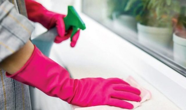 Як захистити руки та нігті під час прибирання