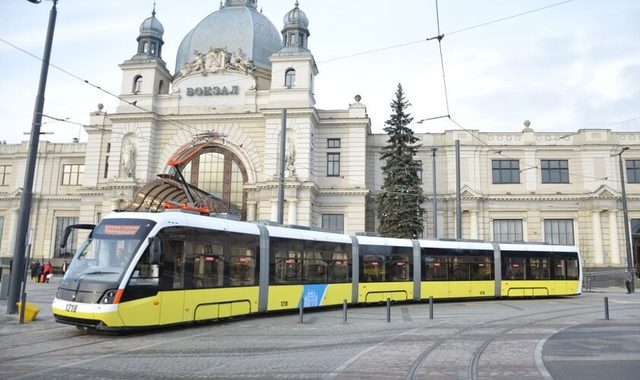 Ідеш з великою валізою на море — купи у комунальному транспорті квиток для багажу!