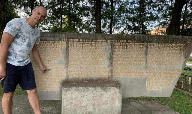 «Радянські пам’ятники з образливими написами мають бути демонтовані…»