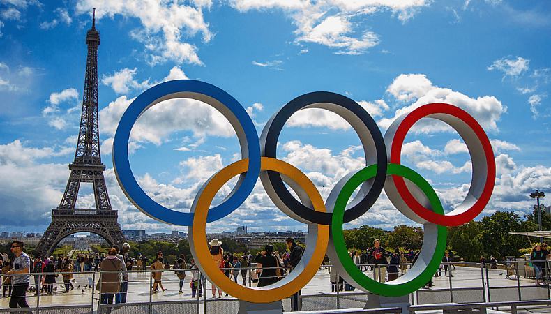 Париж уже готується приймати літню Олімпіаду 2024 року. Спортсменам із росії і білорусі доведеться її пропустити. Фото vbetnews.com