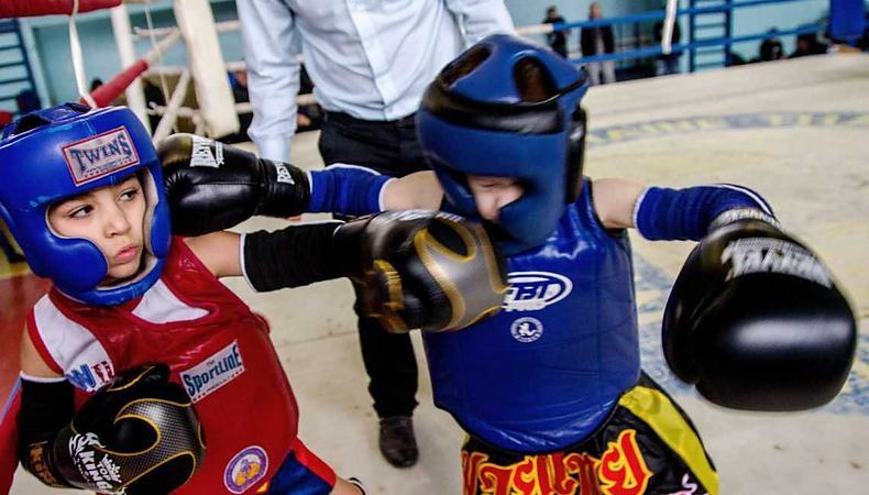 Юні боксери билися на рингу, а їхні батьки - на трибунах... Фото brawlbros.com (ілюстративне).