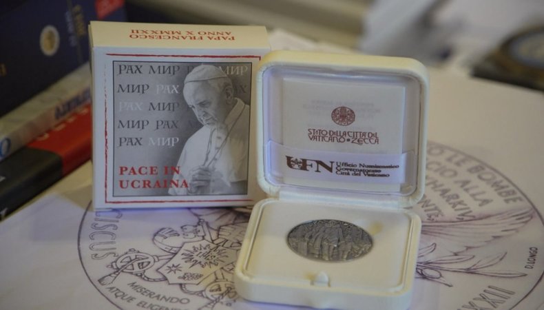 У Ватикані виготовили монету на підтримку України