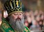 Під вигуки «Ганьба» та «Дякуємо СБУ»: митрополит упц мп Павло виїхав із Києво-Печерської лаври