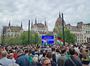 Тисячі угорців вийшли на масовий мітинг проти Орбана